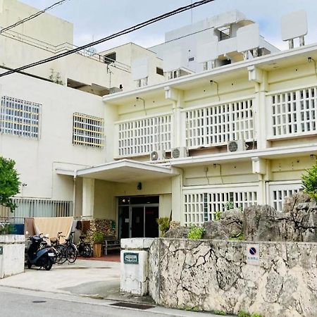 Hotel ペンションやいま日和 à Ishigaki  Extérieur photo