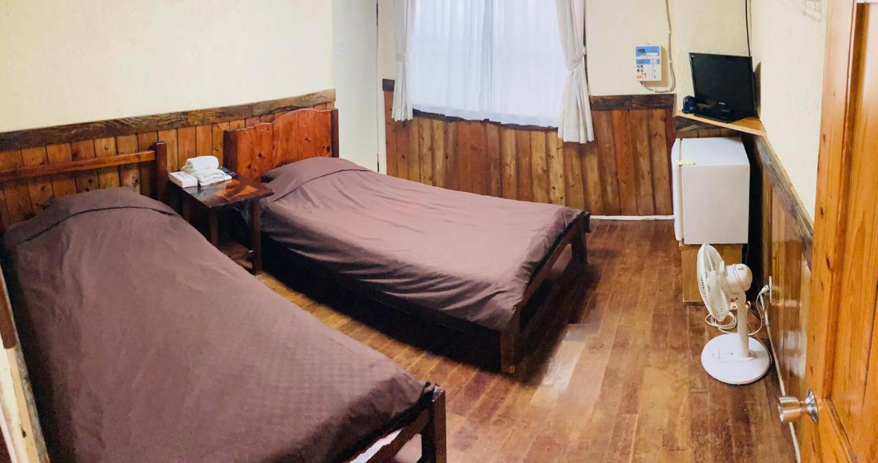 Hotel ペンションやいま日和 à Ishigaki  Extérieur photo