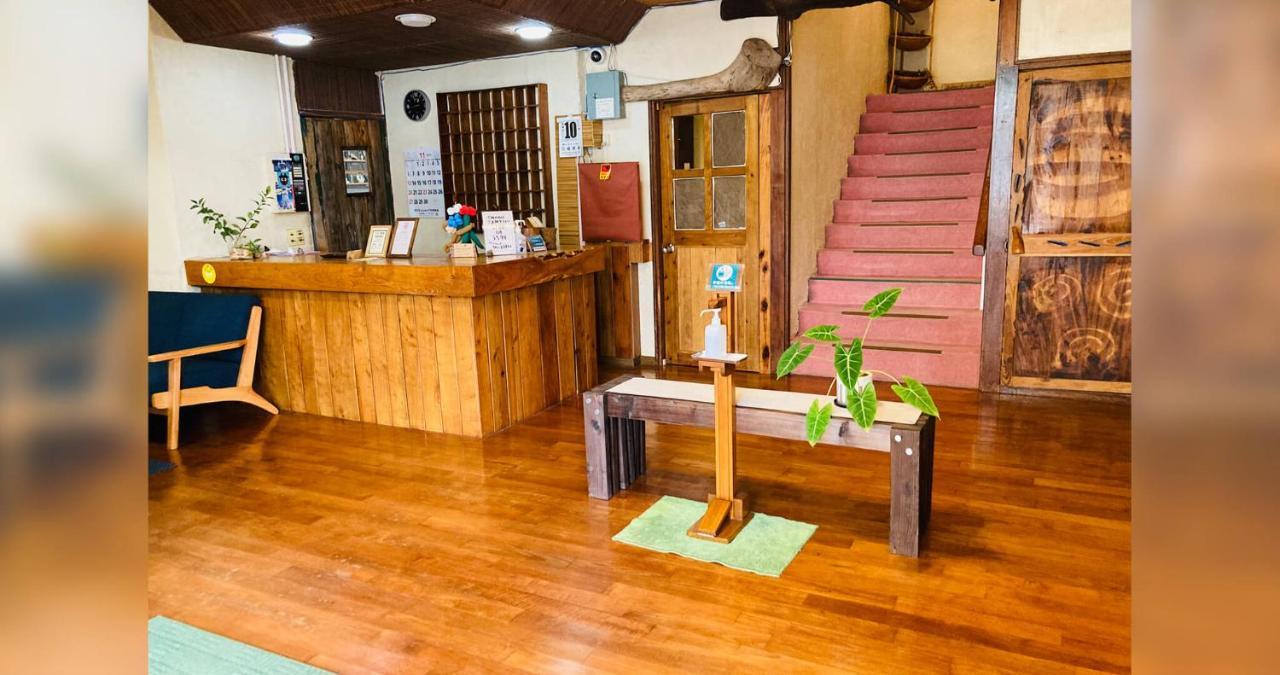 Hotel ペンションやいま日和 à Ishigaki  Extérieur photo