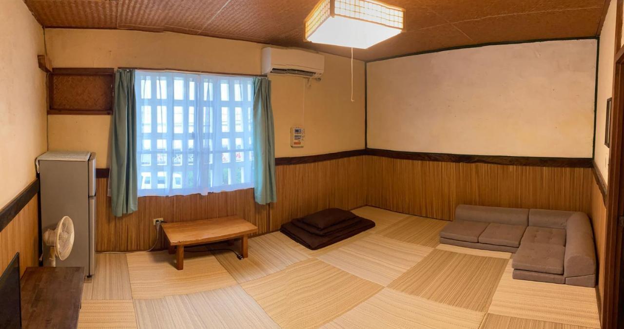 Hotel ペンションやいま日和 à Ishigaki  Extérieur photo