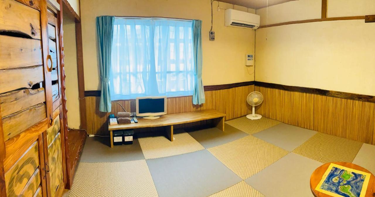 Hotel ペンションやいま日和 à Ishigaki  Extérieur photo