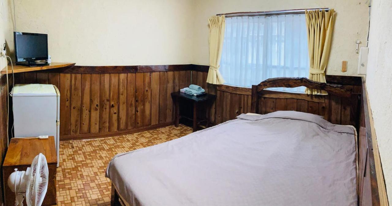 Hotel ペンションやいま日和 à Ishigaki  Extérieur photo