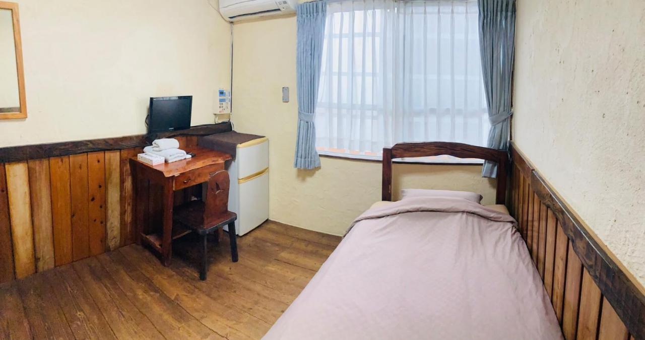 Hotel ペンションやいま日和 à Ishigaki  Extérieur photo
