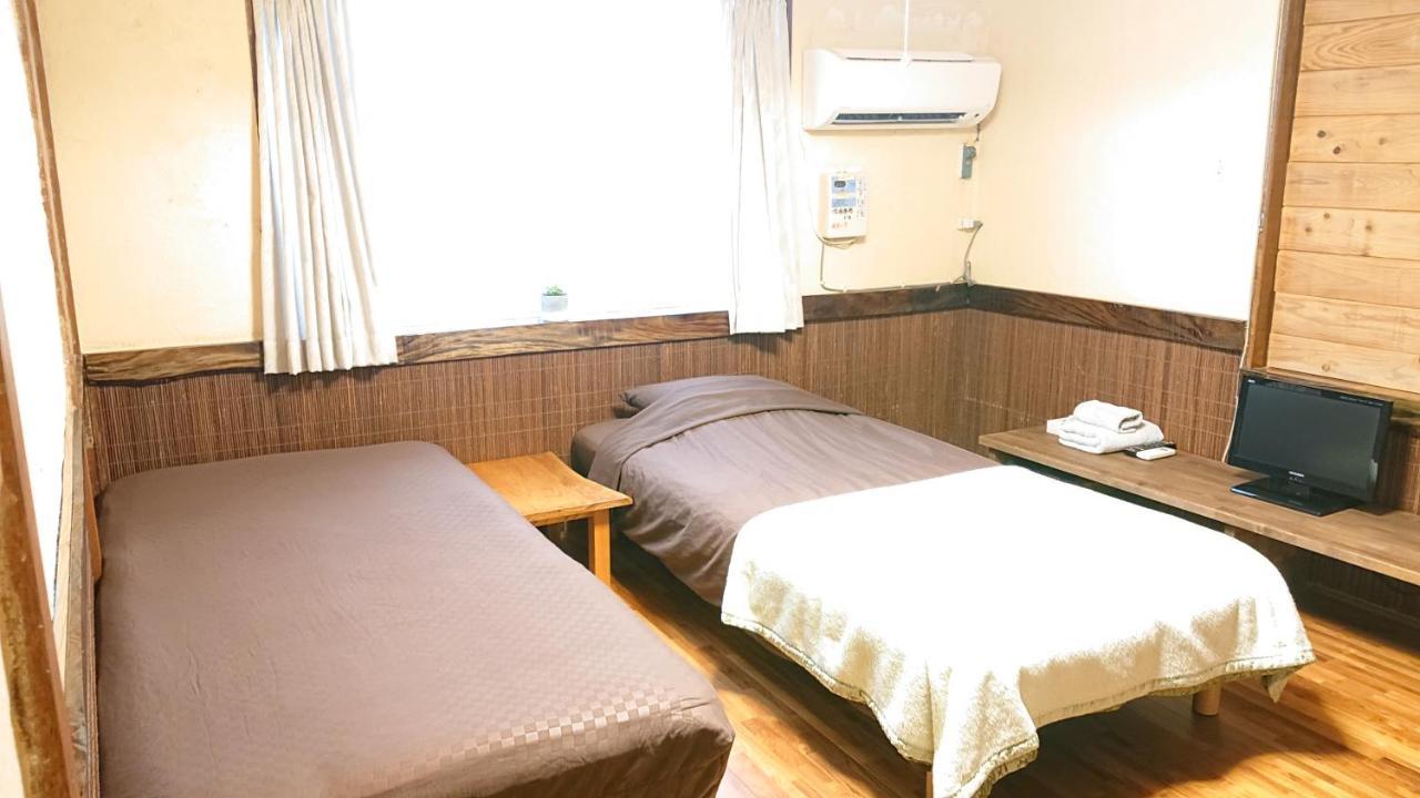Hotel ペンションやいま日和 à Ishigaki  Extérieur photo